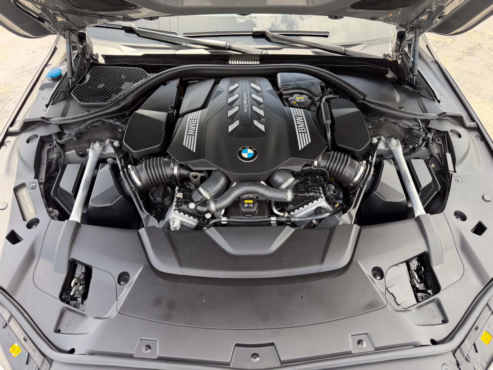 BMW 7 Series photo 18