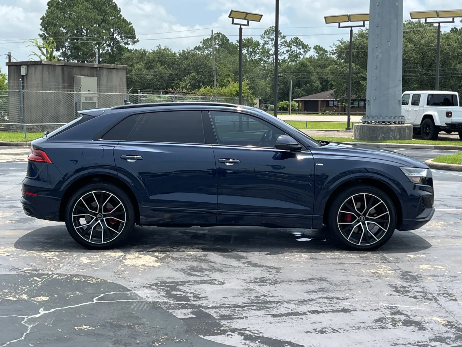 Audi Q8 photo 8