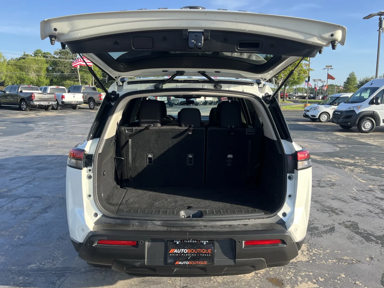 Nissan Pathfinder photo 9