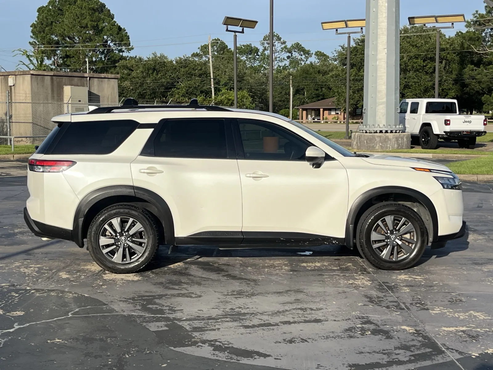 Nissan Pathfinder photo 8