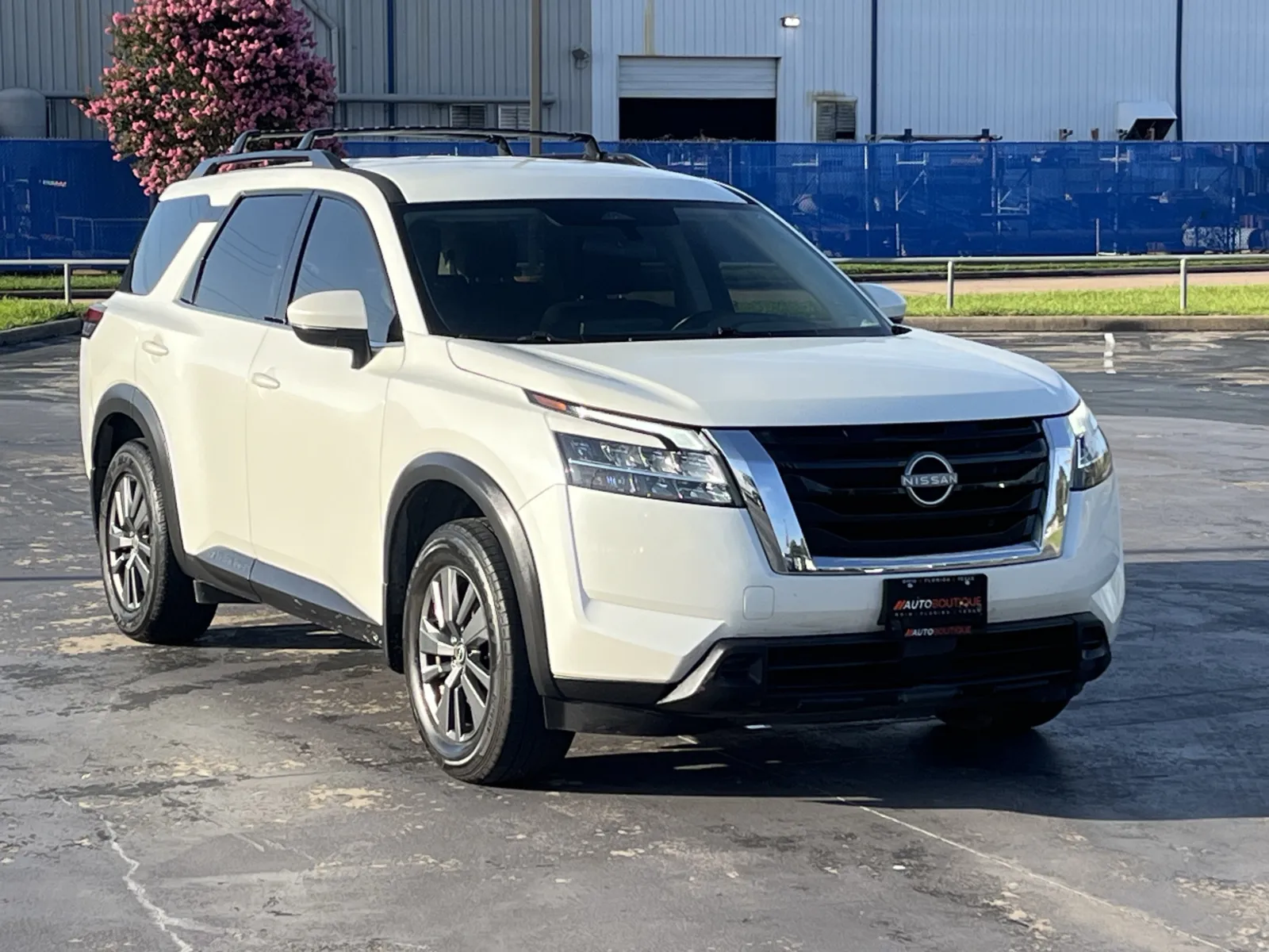 Nissan Pathfinder photo 2