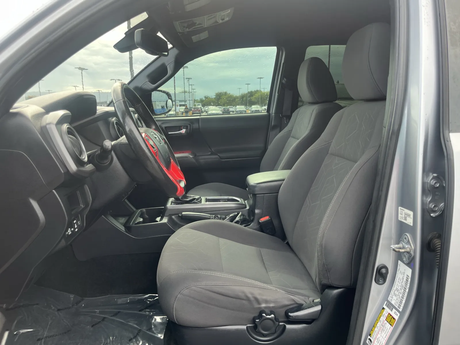 Toyota Tacoma photo 24