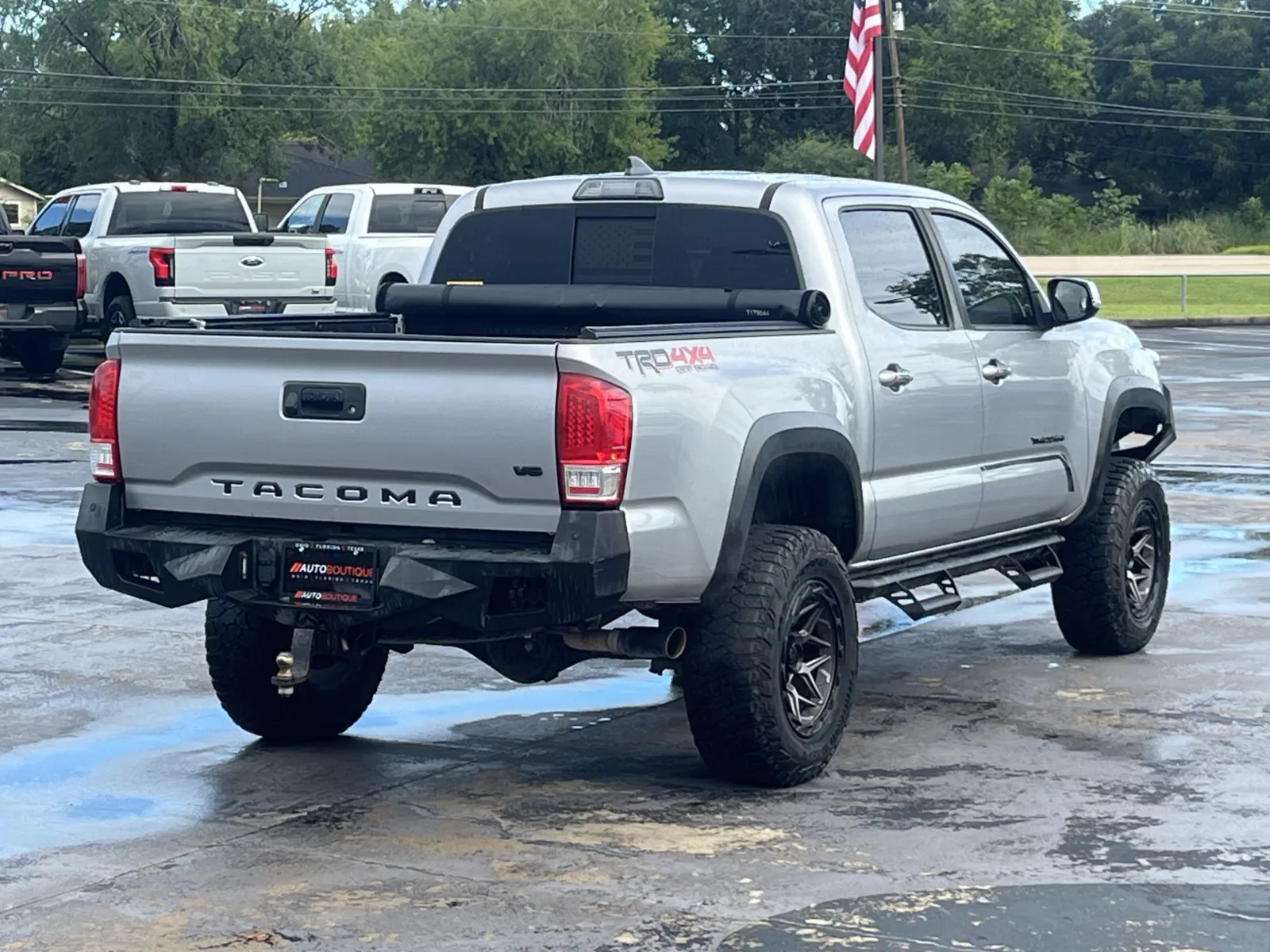 Toyota Tacoma photo 10