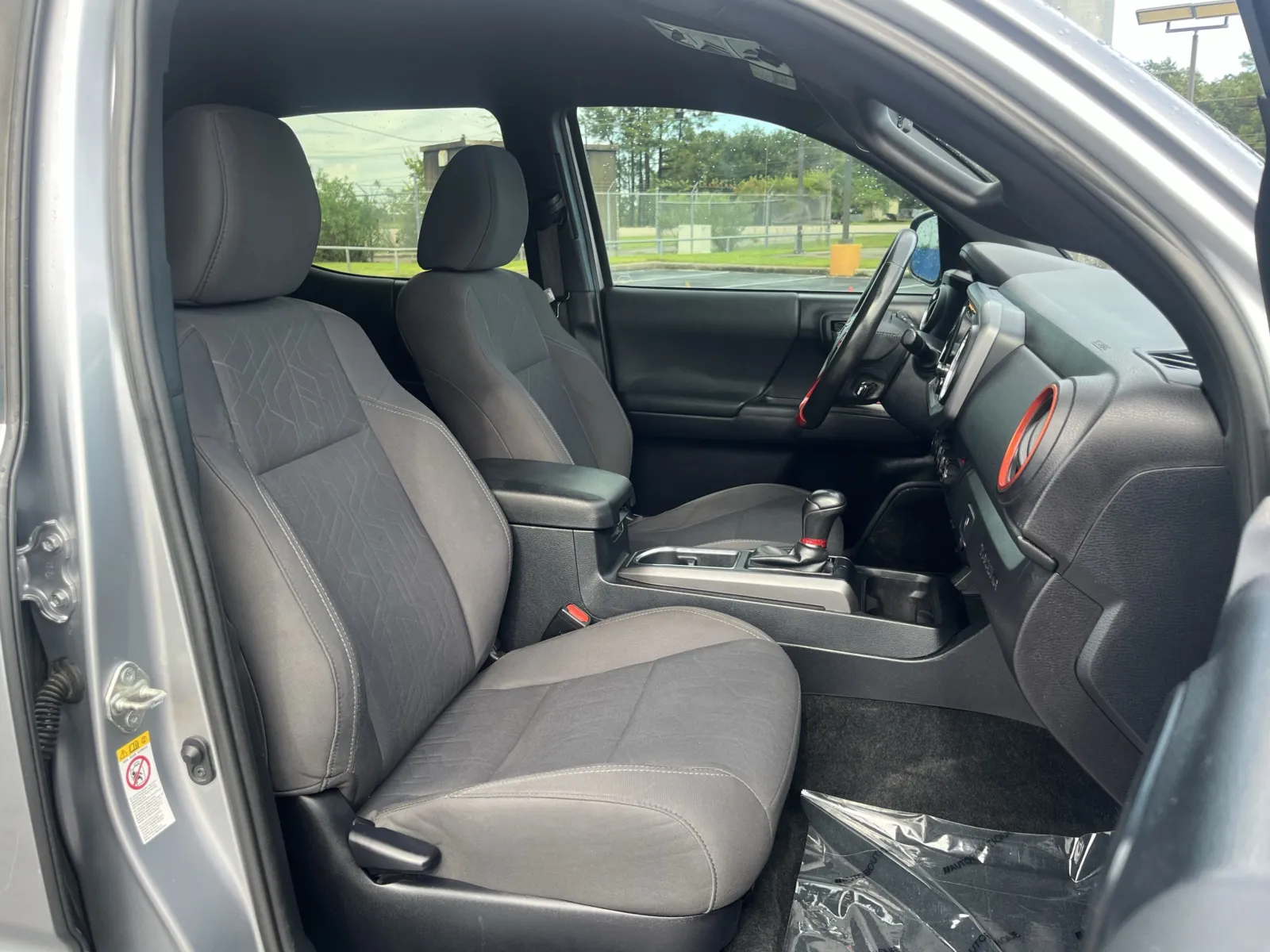 Toyota Tacoma photo 25