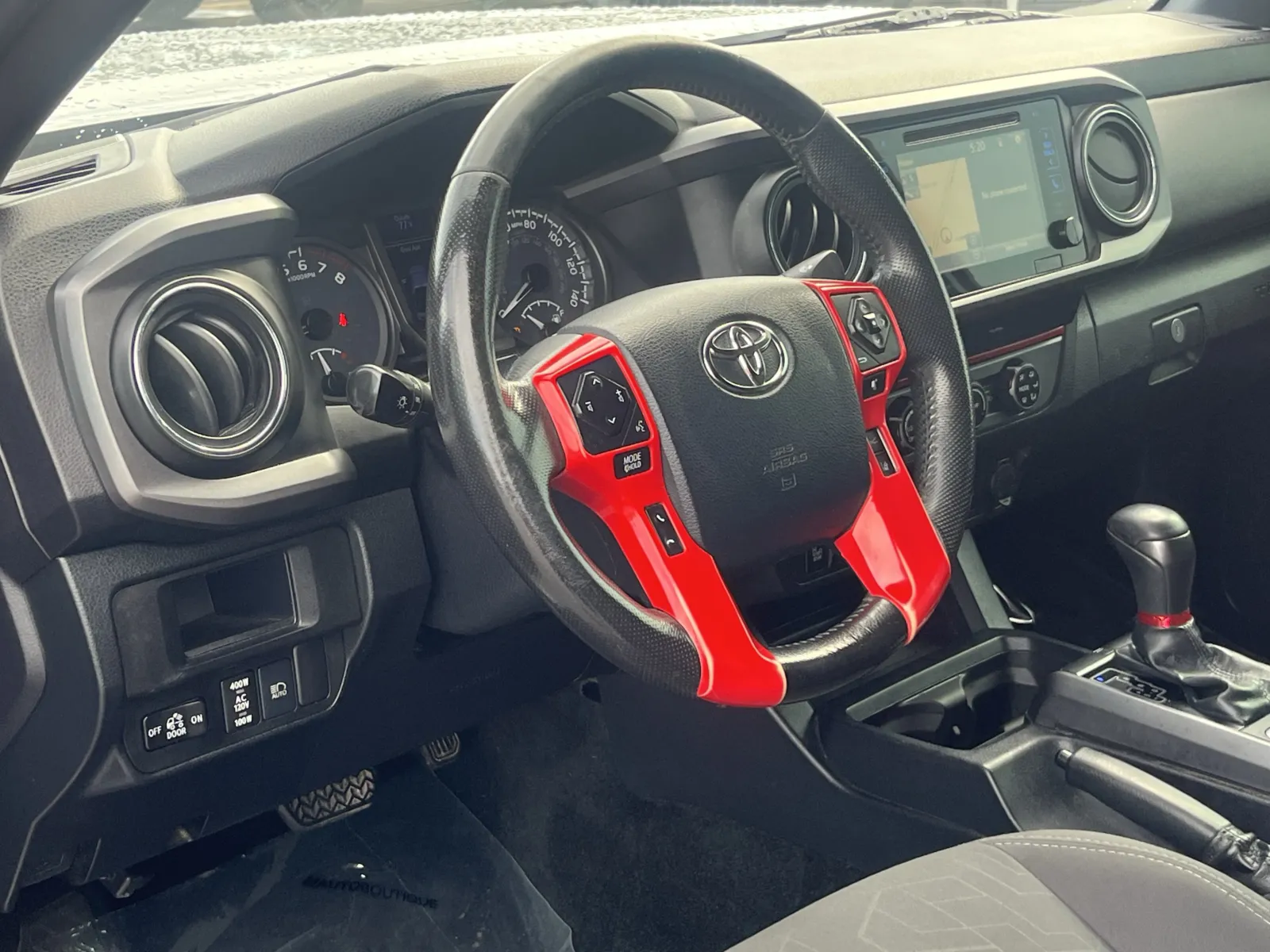 Toyota Tacoma photo 13