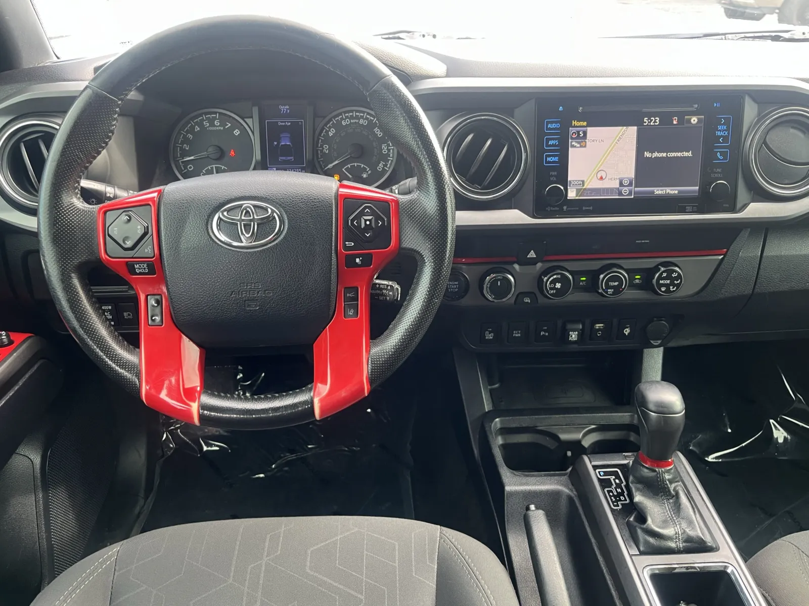 Toyota Tacoma photo 15