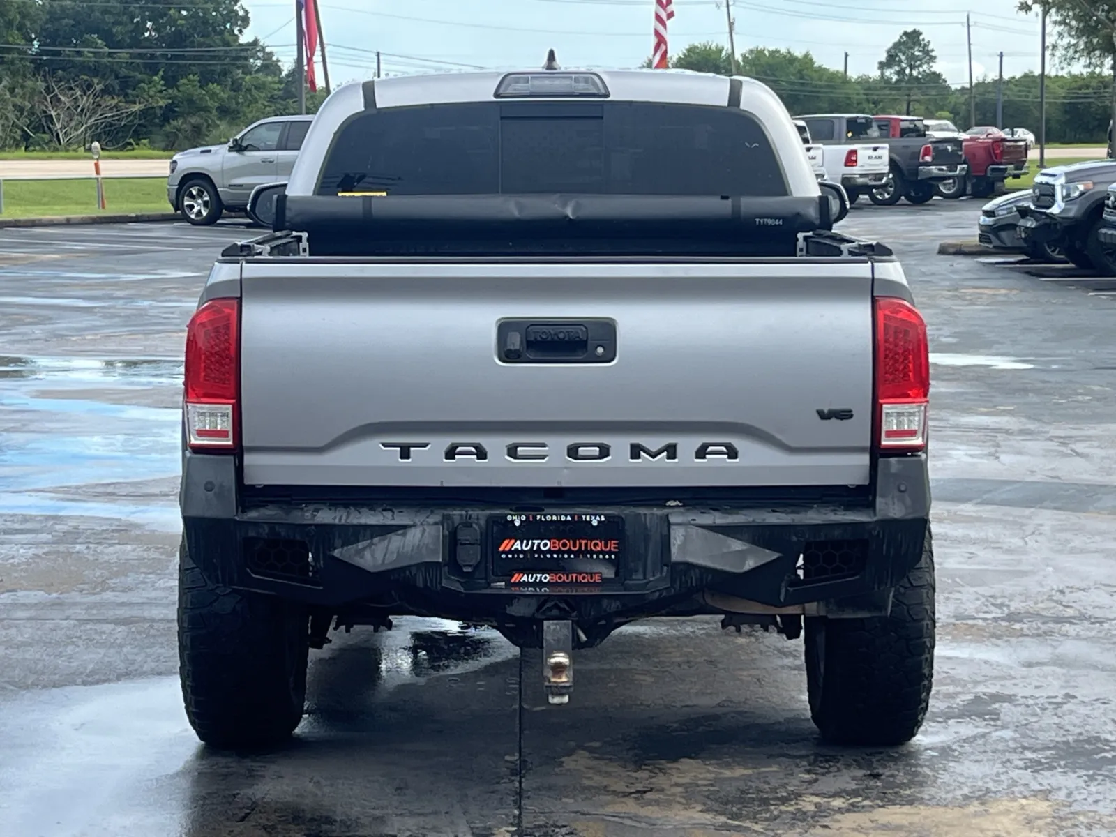 Toyota Tacoma photo 8
