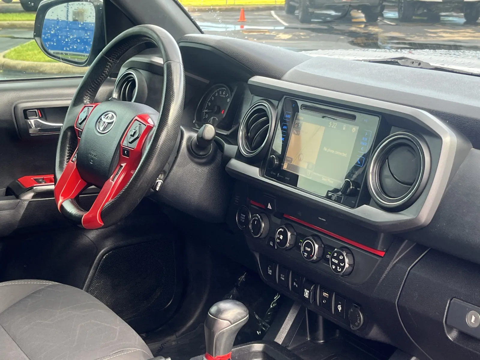 Toyota Tacoma photo 14
