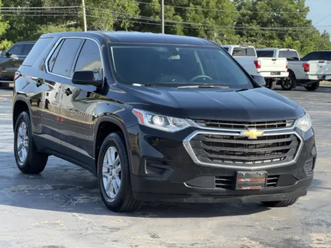 Photos of 2021 Chevrolet Traverse LS for sale in Alvin, TX at Auto Boutique Texas