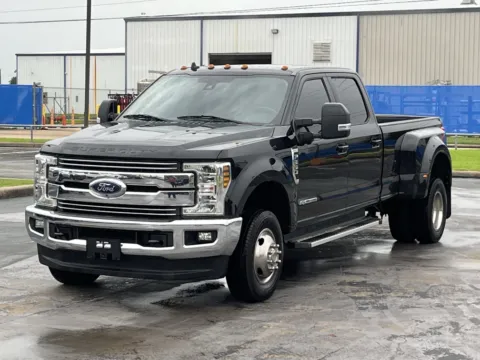 Another view of 2019 Ford Super Duty F-350 DRW LARIAT for sale in Alvin, TX at Auto Boutique Texas