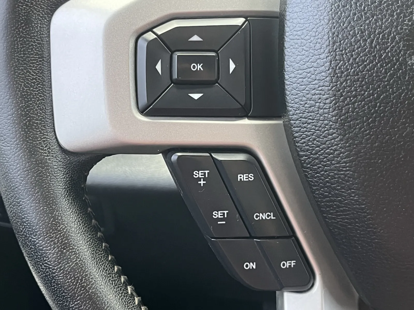 Ford F-350 photo 14