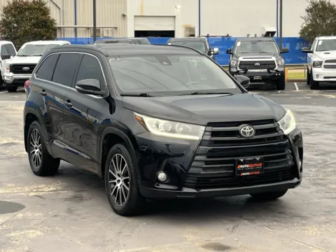 Another view of 2018 Toyota Highlander SE for sale in Alvin, TX at Auto Boutique Texas