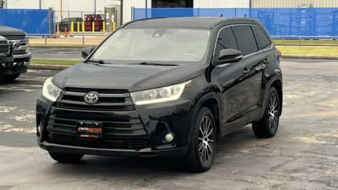 Black 2018 Toyota Highlander SE for sale in Alvin, TX