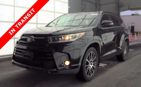 Black 2018 Toyota Highlander SE for sale in Alvin, TX