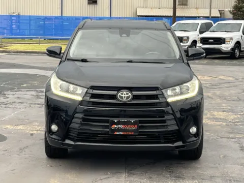 More photos of 2018 Toyota Highlander SE at Auto Boutique Texas, TX