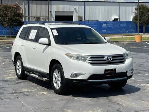 Another view of 2013 Toyota Highlander Plus for sale in Alvin, TX at Auto Boutique Texas