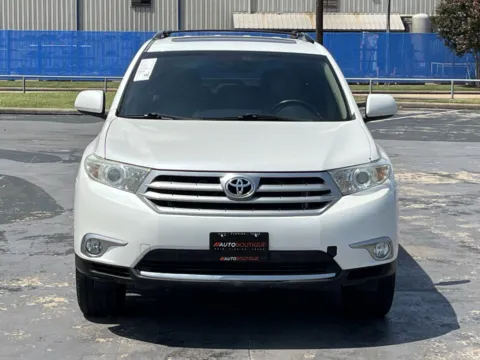 More photos of 2013 Toyota Highlander Plus at Auto Boutique Texas, TX
