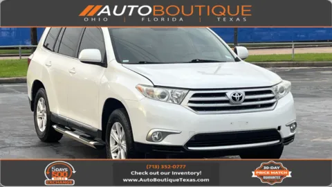 White 2013 Toyota Highlander Plus for sale in Alvin, TX