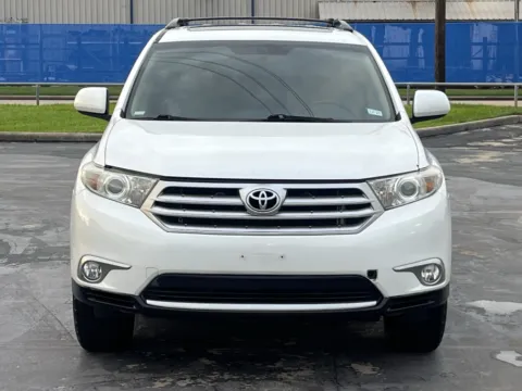 More photos of 2013 Toyota Highlander Plus at Auto Boutique Texas, TX