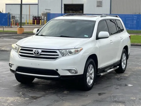 Another view of 2013 Toyota Highlander Plus for sale in Alvin, TX at Auto Boutique Texas