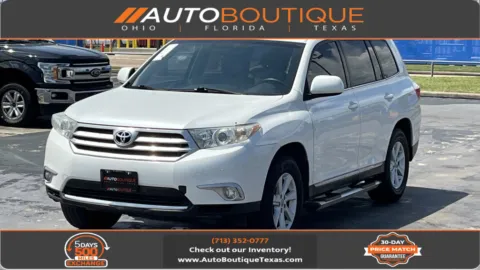 White 2013 Toyota Highlander Plus for sale in Alvin, TX