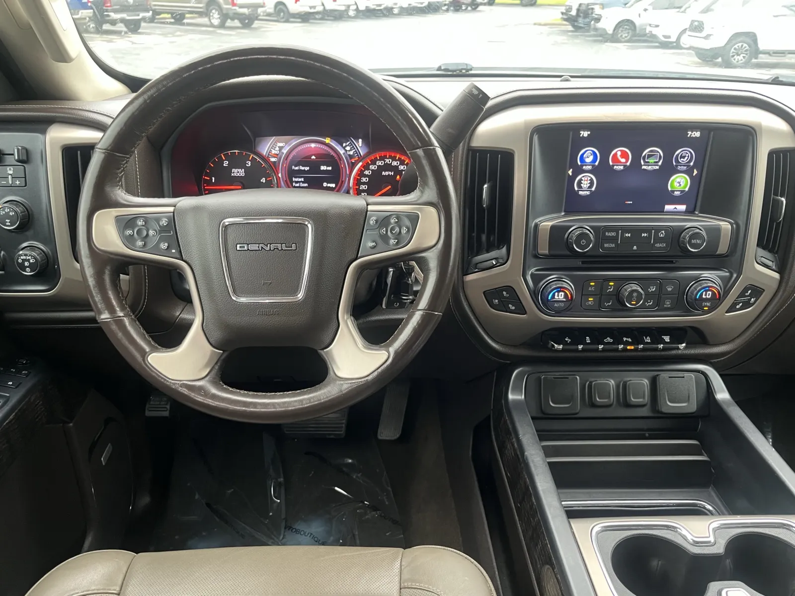 GMC Sierra photo 12