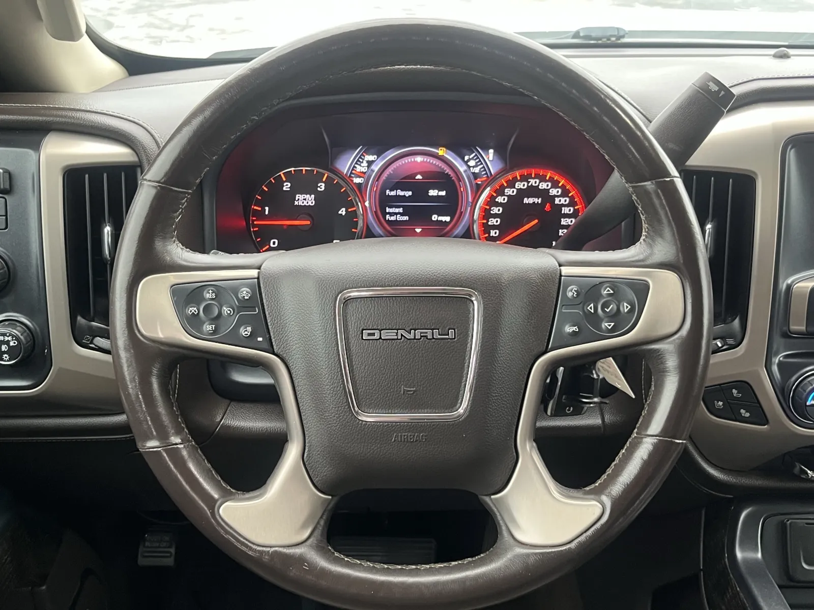 GMC Sierra photo 13