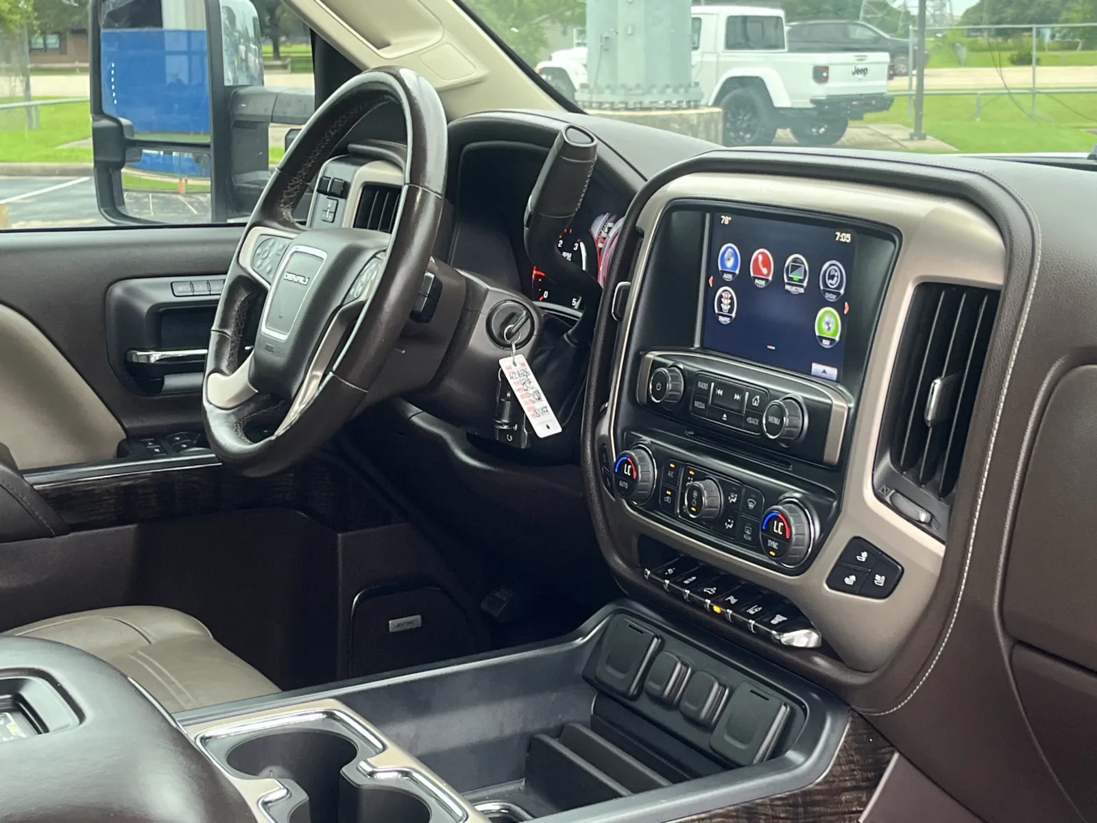 GMC Sierra photo 11