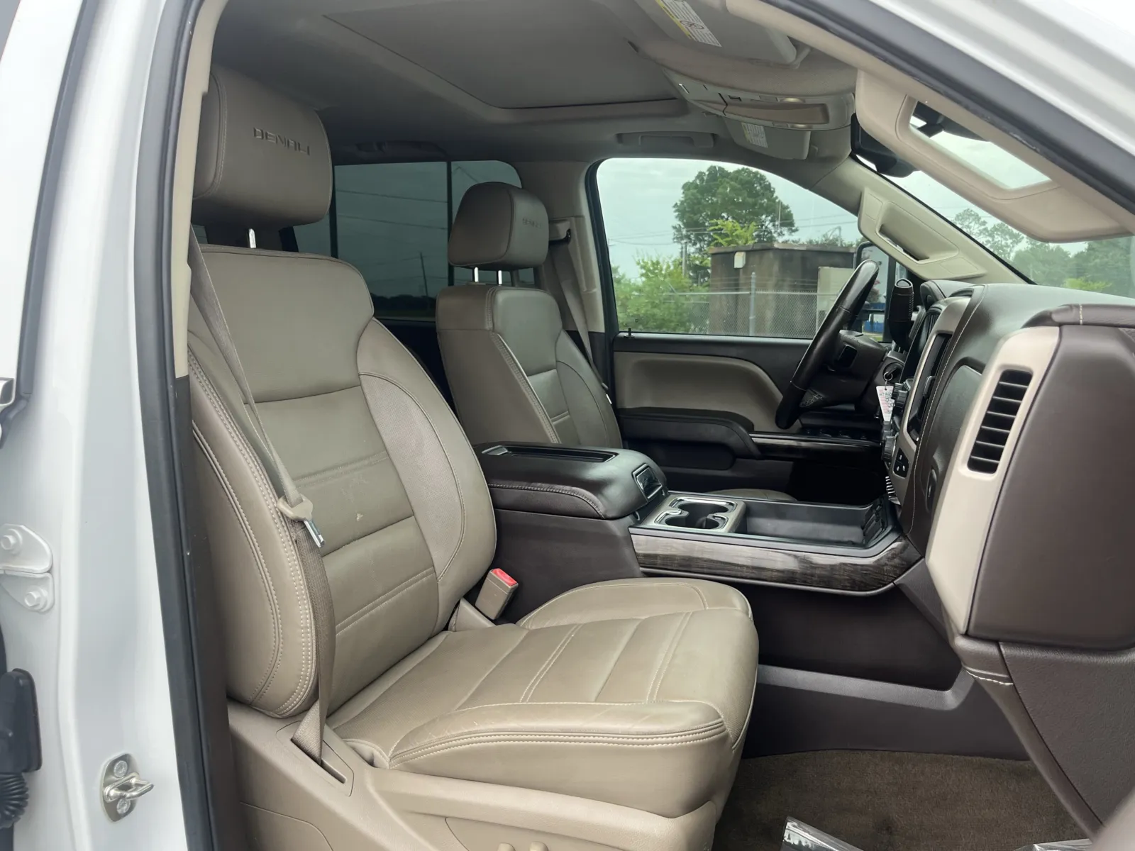 GMC Sierra photo 25
