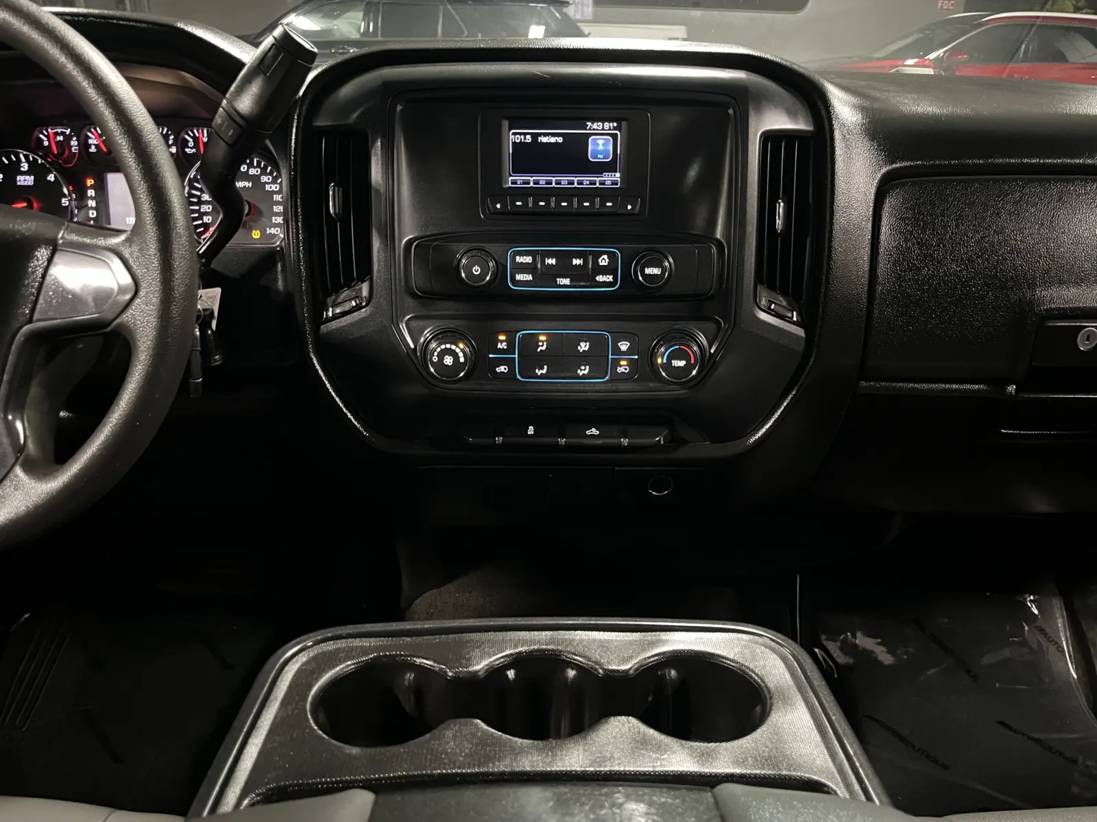 Chevrolet Silverado photo 19