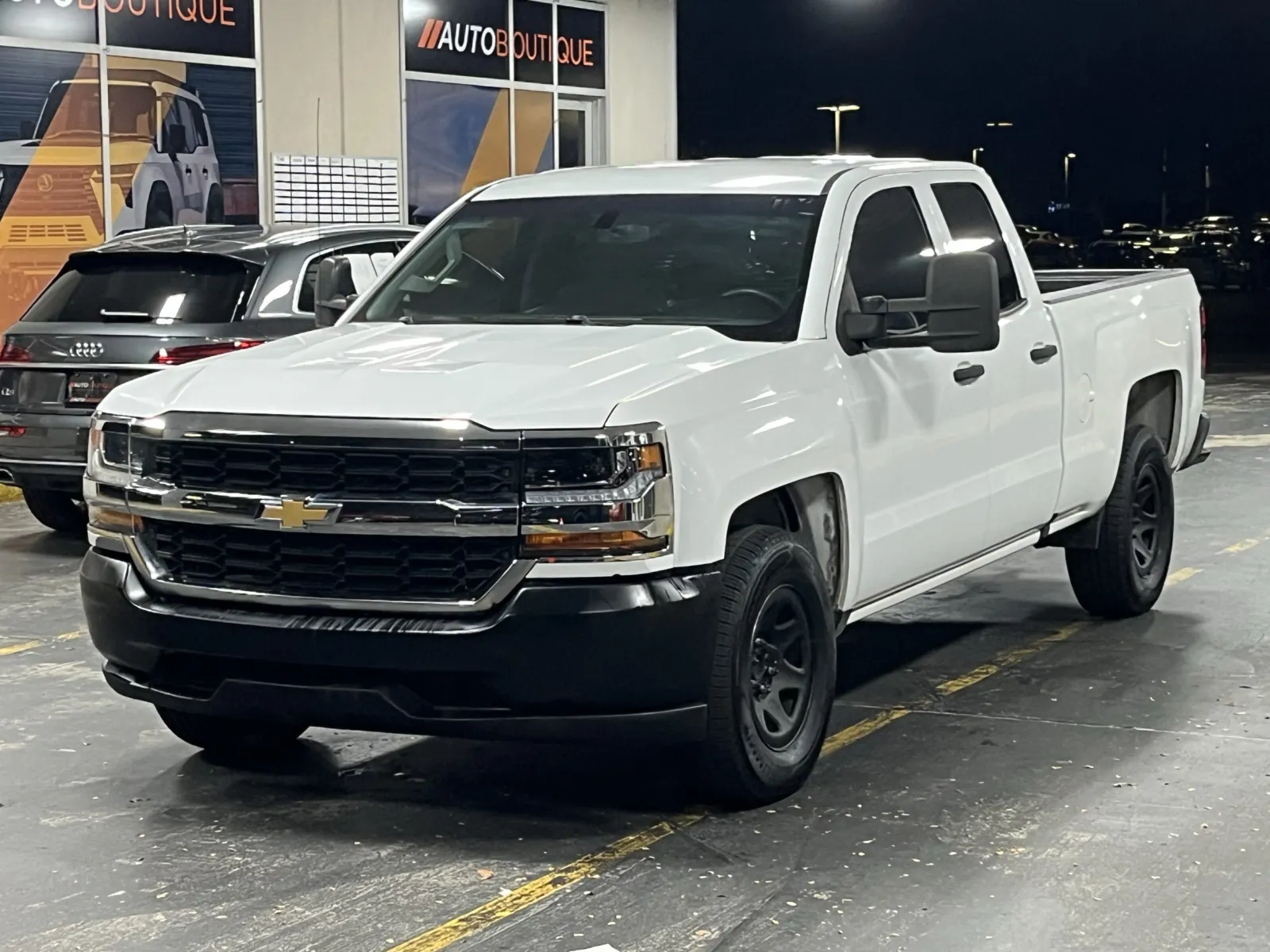 Chevrolet Silverado photo 3