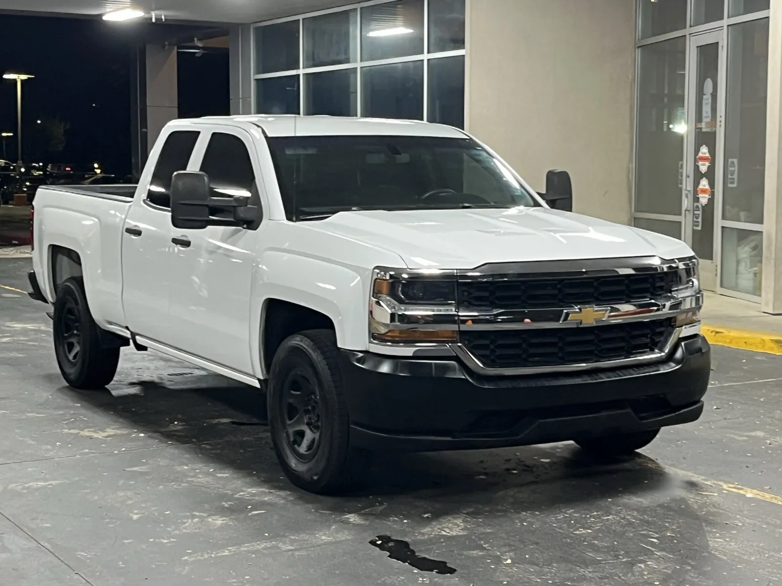 Chevrolet Silverado photo 2