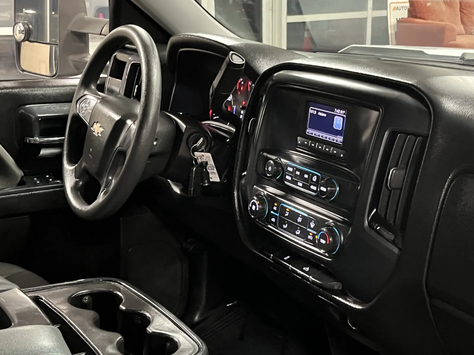 Chevrolet Silverado photo 11