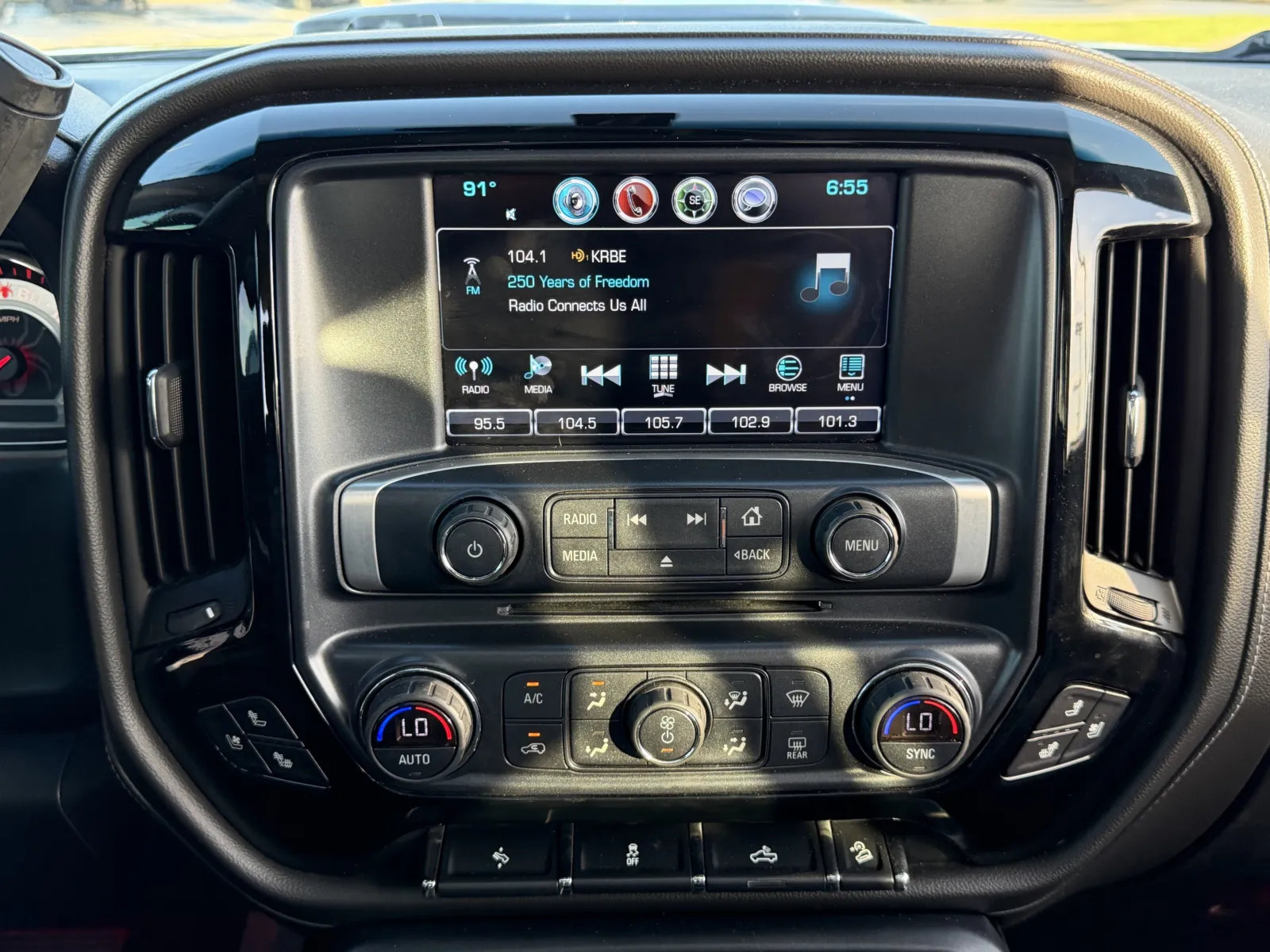GMC Sierra photo 16