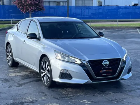 Photos of 2019 Nissan Altima 2.5 SR for sale in Alvin, TX at Auto Boutique Texas