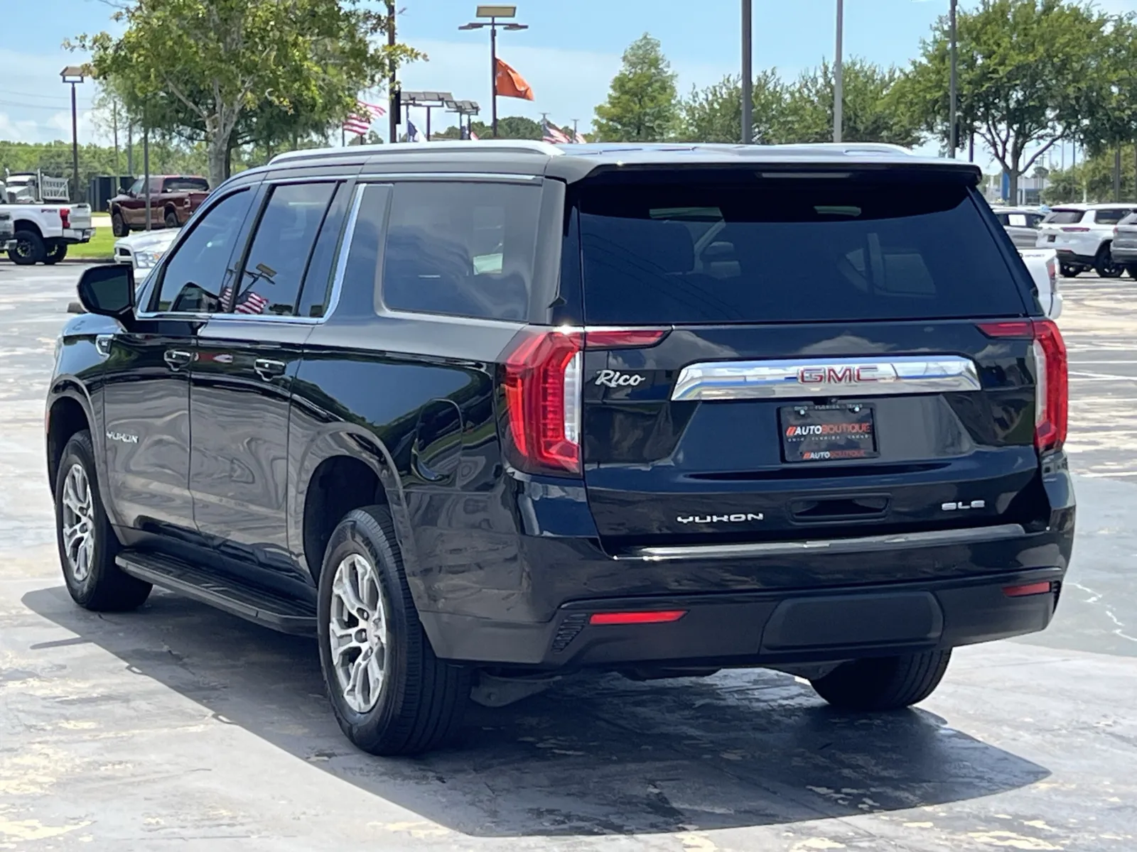 GMC Yukon XL photo 7