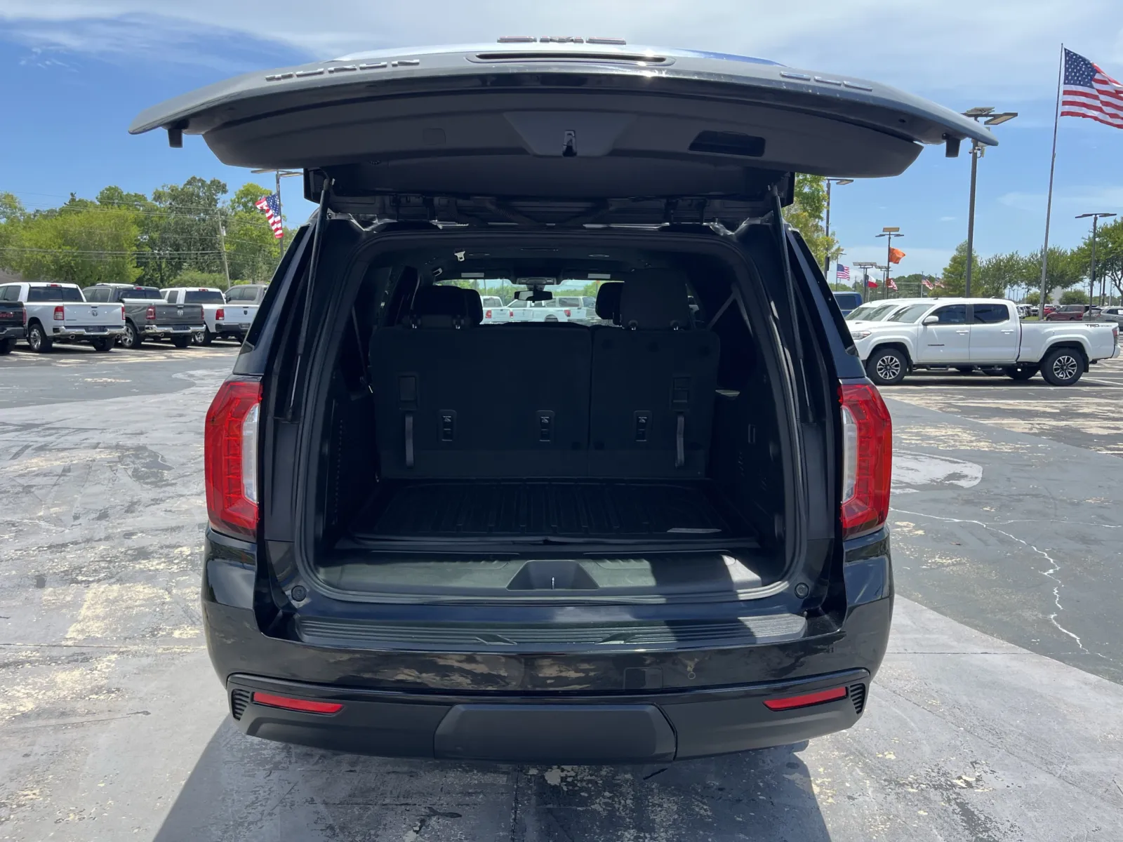 GMC Yukon XL photo 9