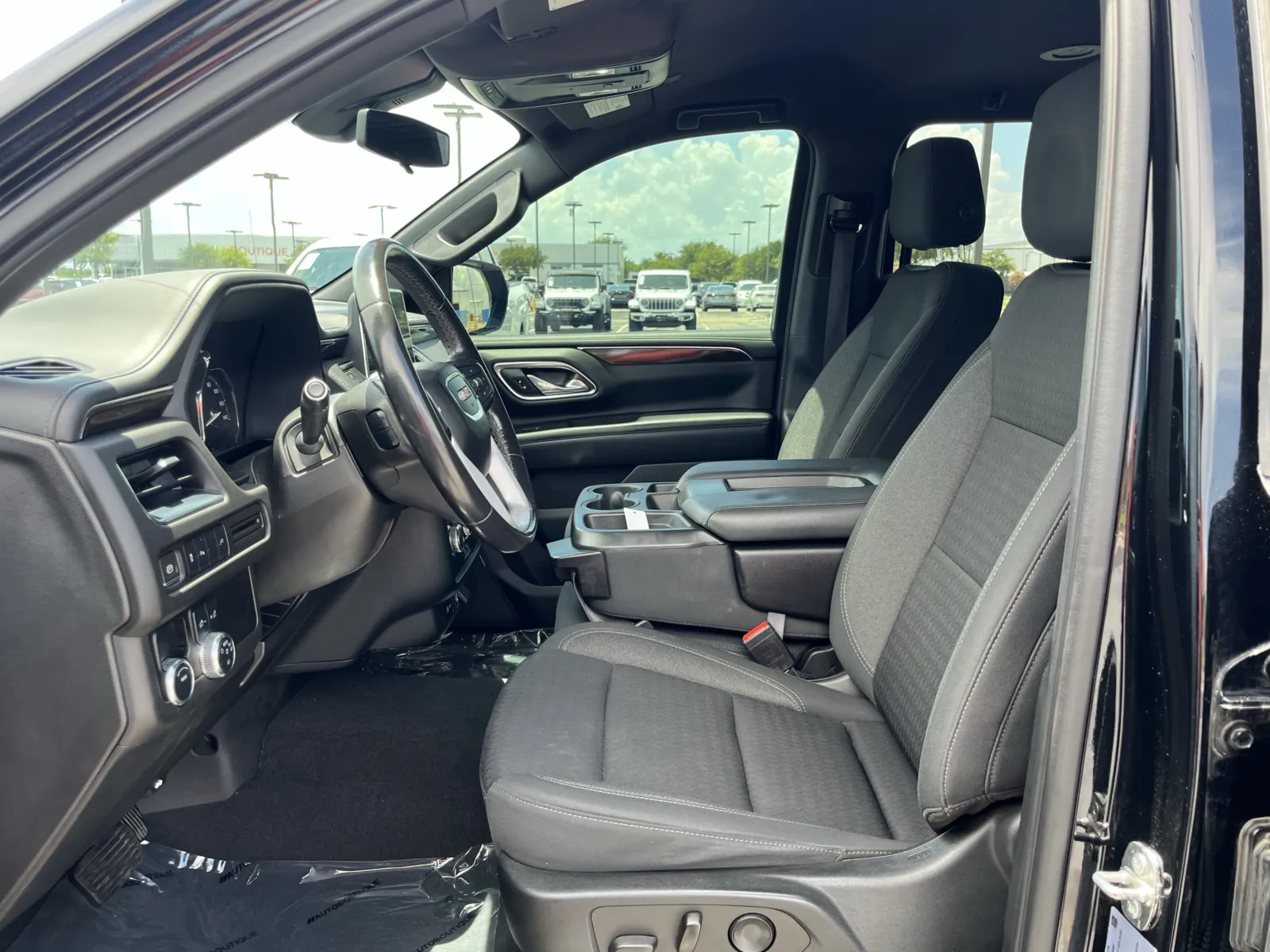 GMC Yukon XL photo 27