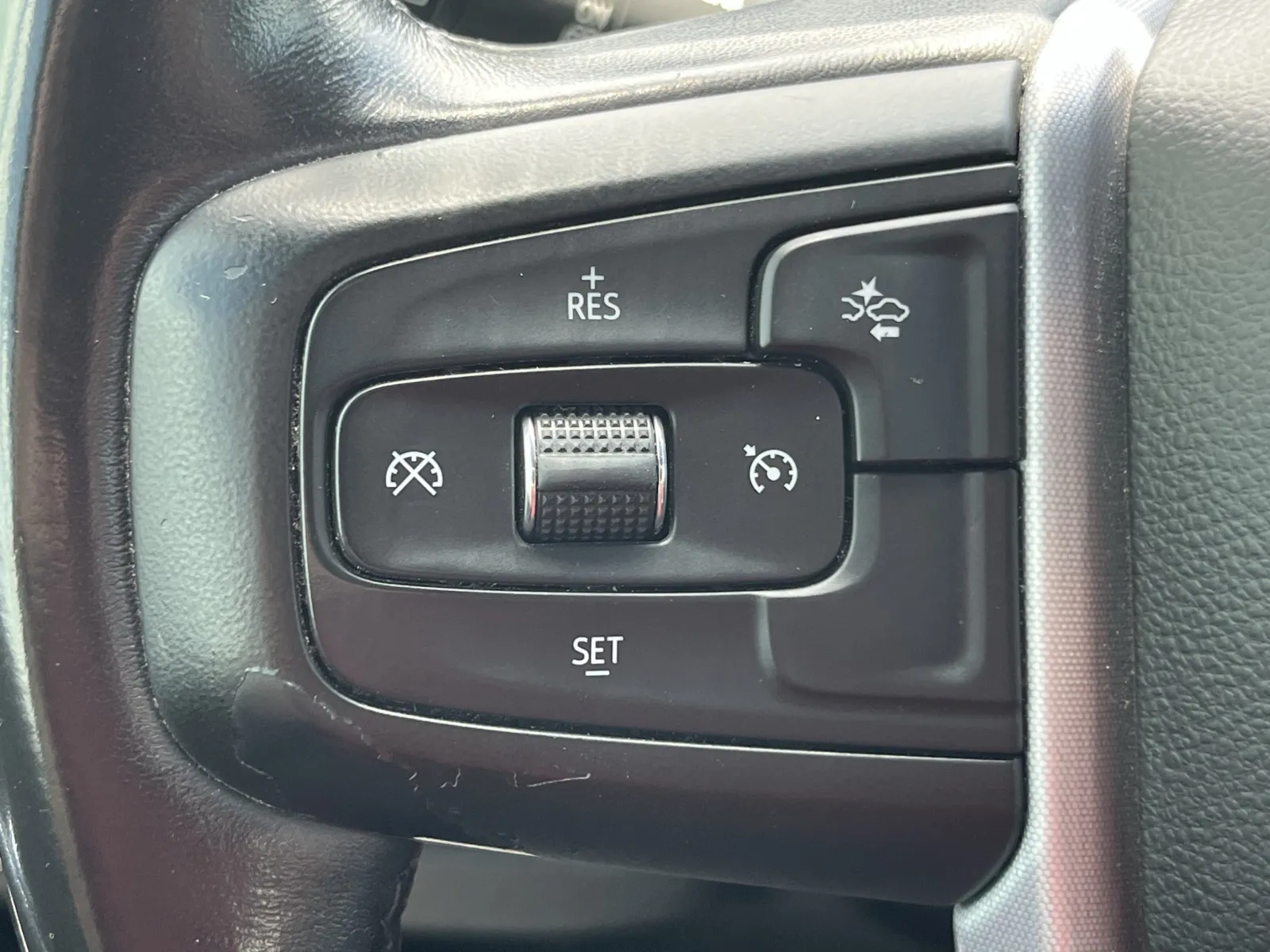 GMC Yukon XL photo 16