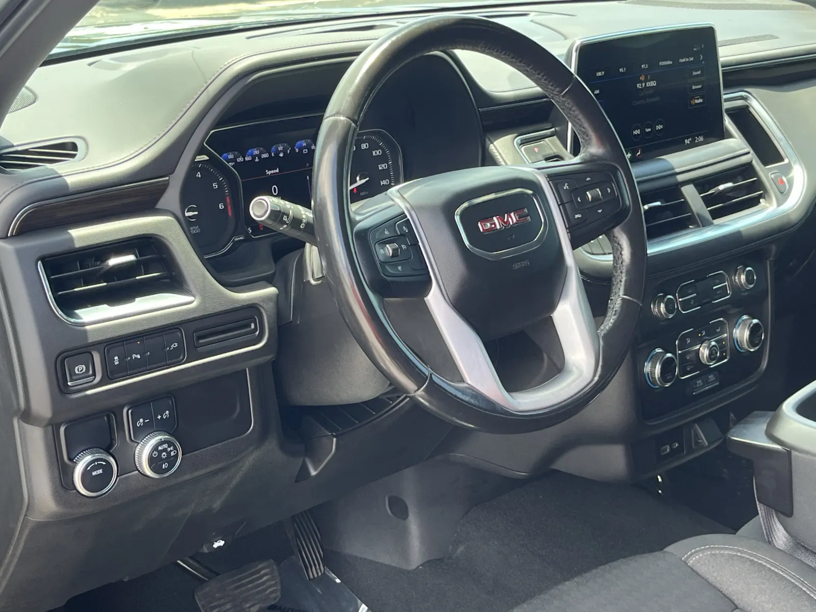 GMC Yukon XL photo 13