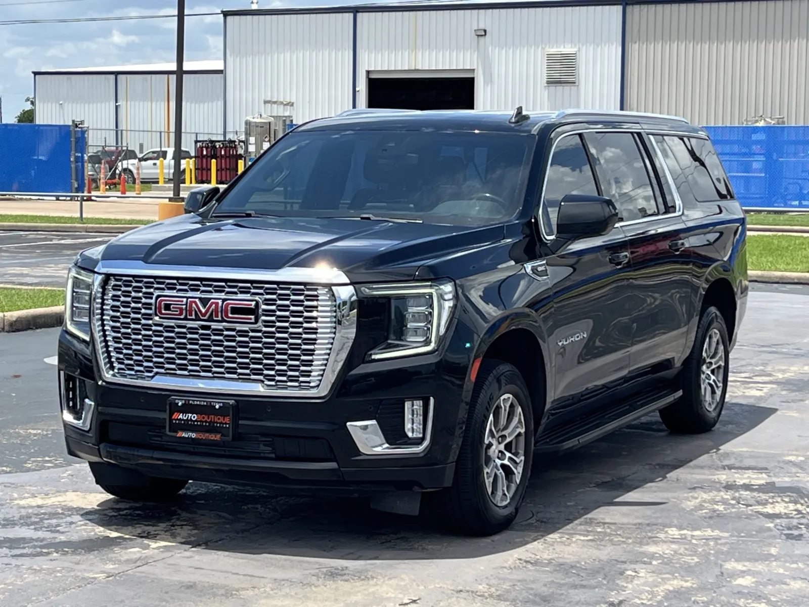 GMC Yukon XL photo 3