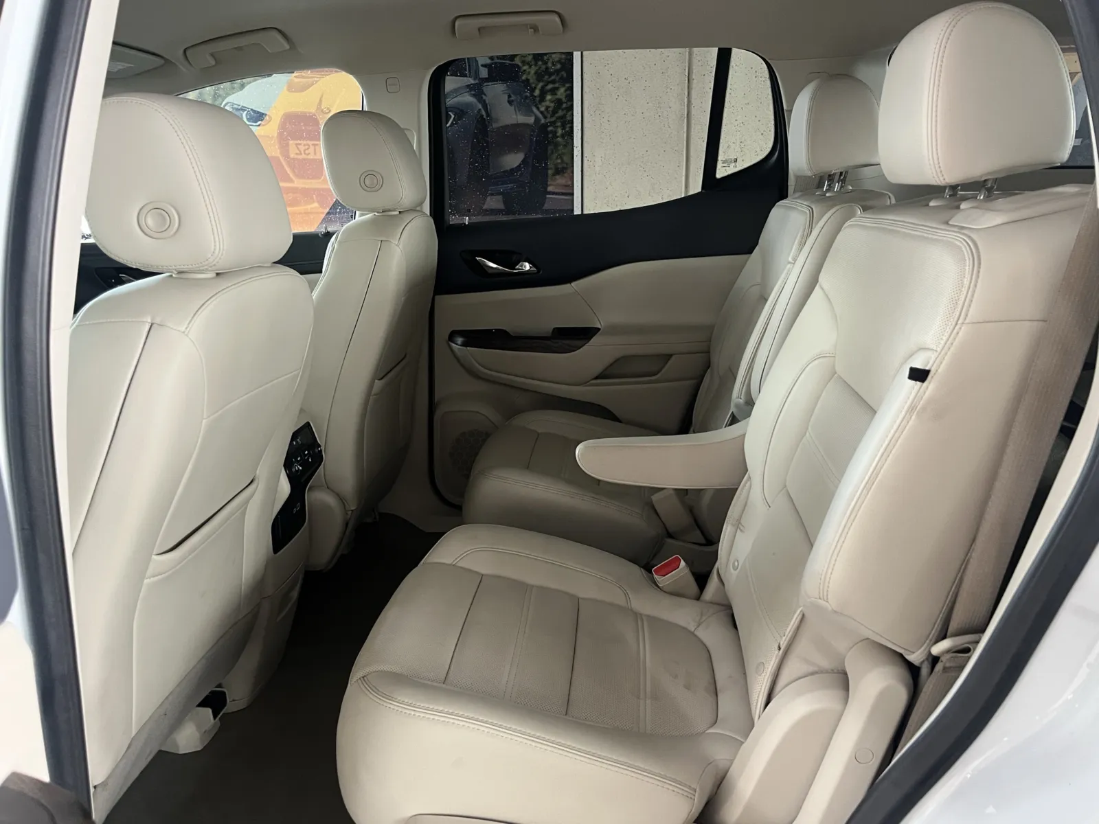 GMC Acadia photo 26
