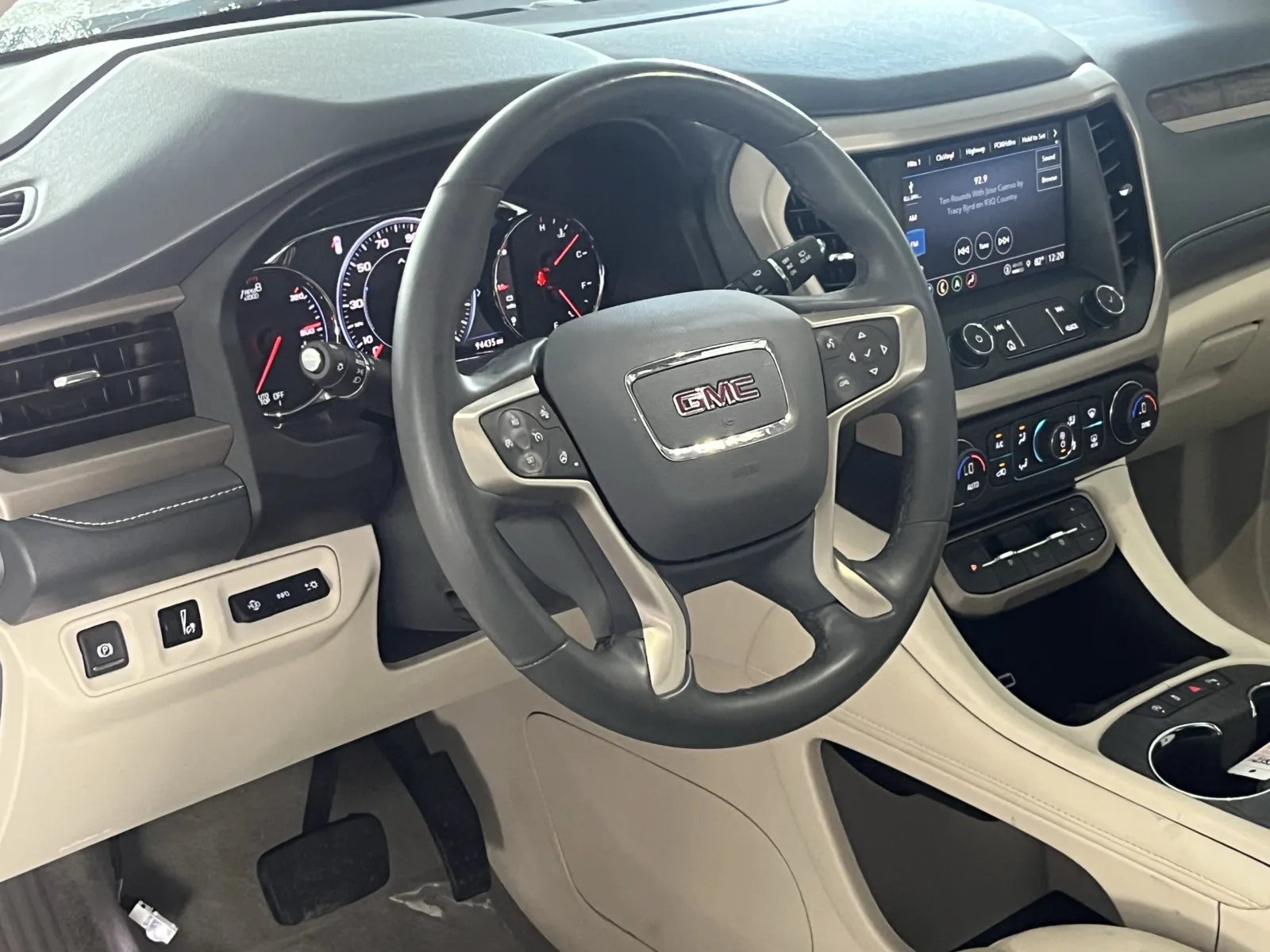 GMC Acadia photo 10