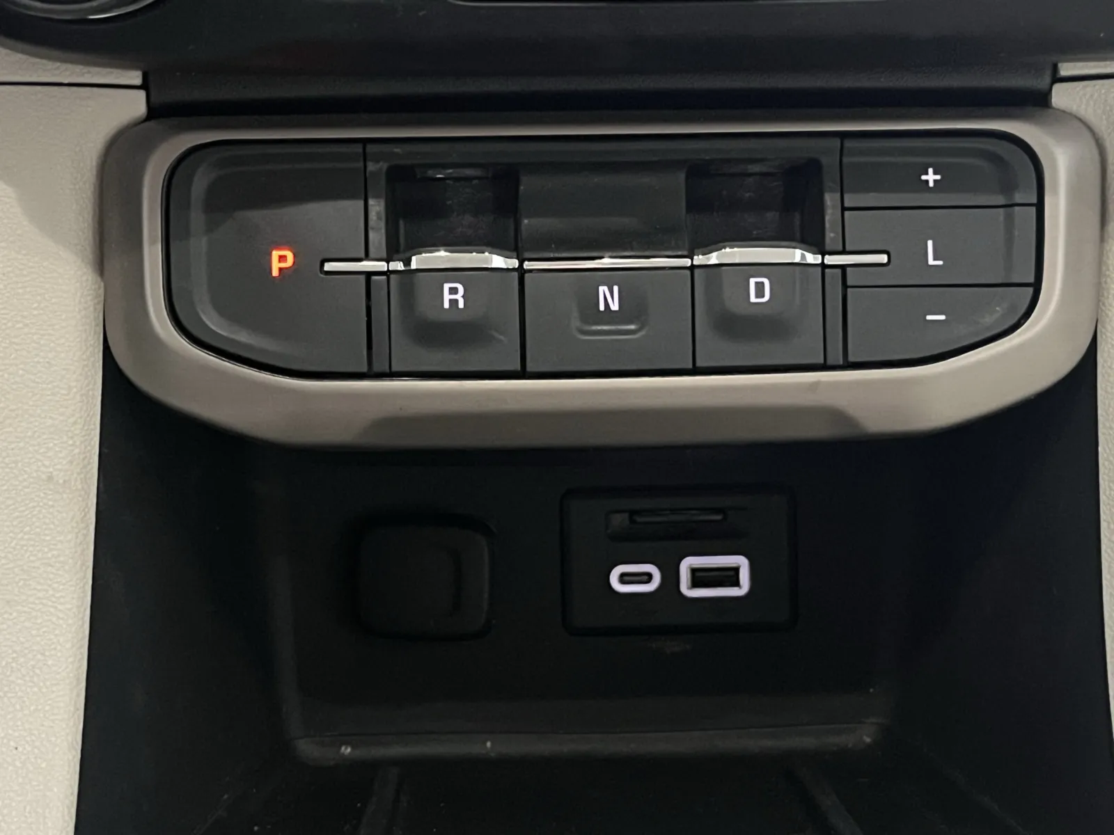 GMC Acadia photo 17