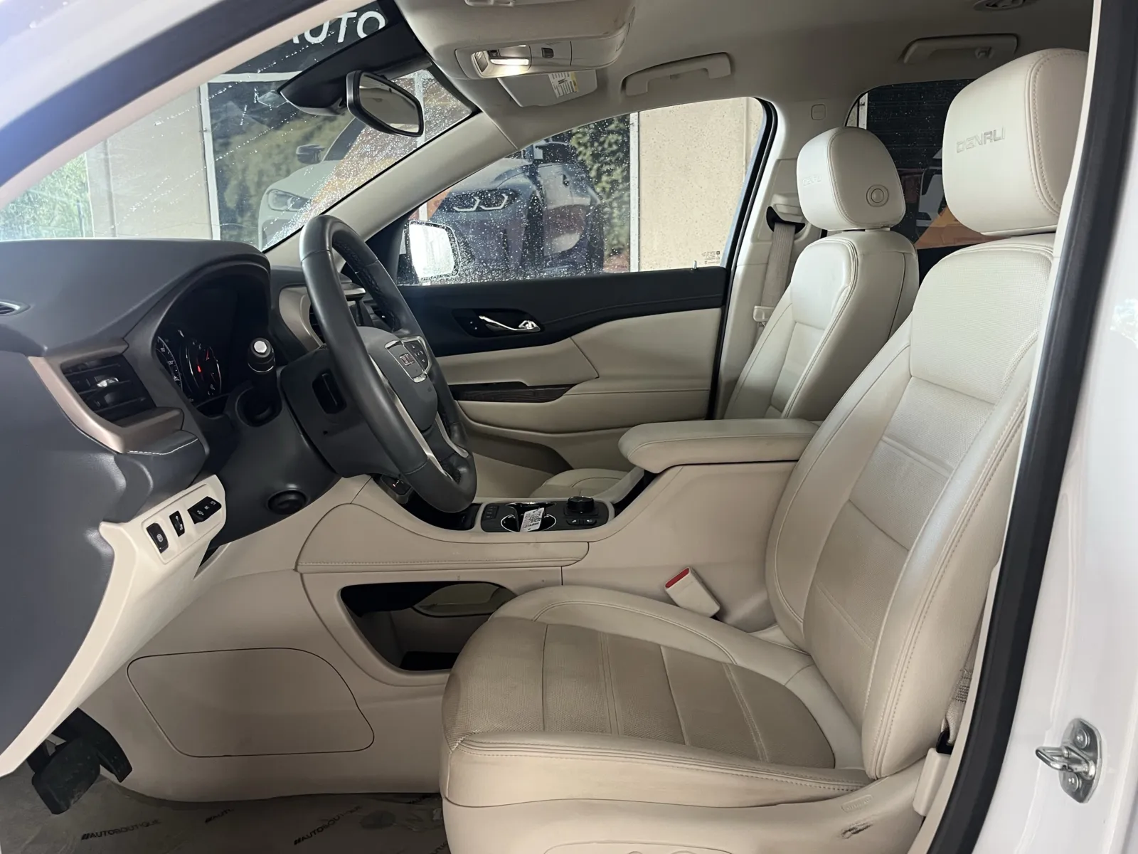 GMC Acadia photo 24
