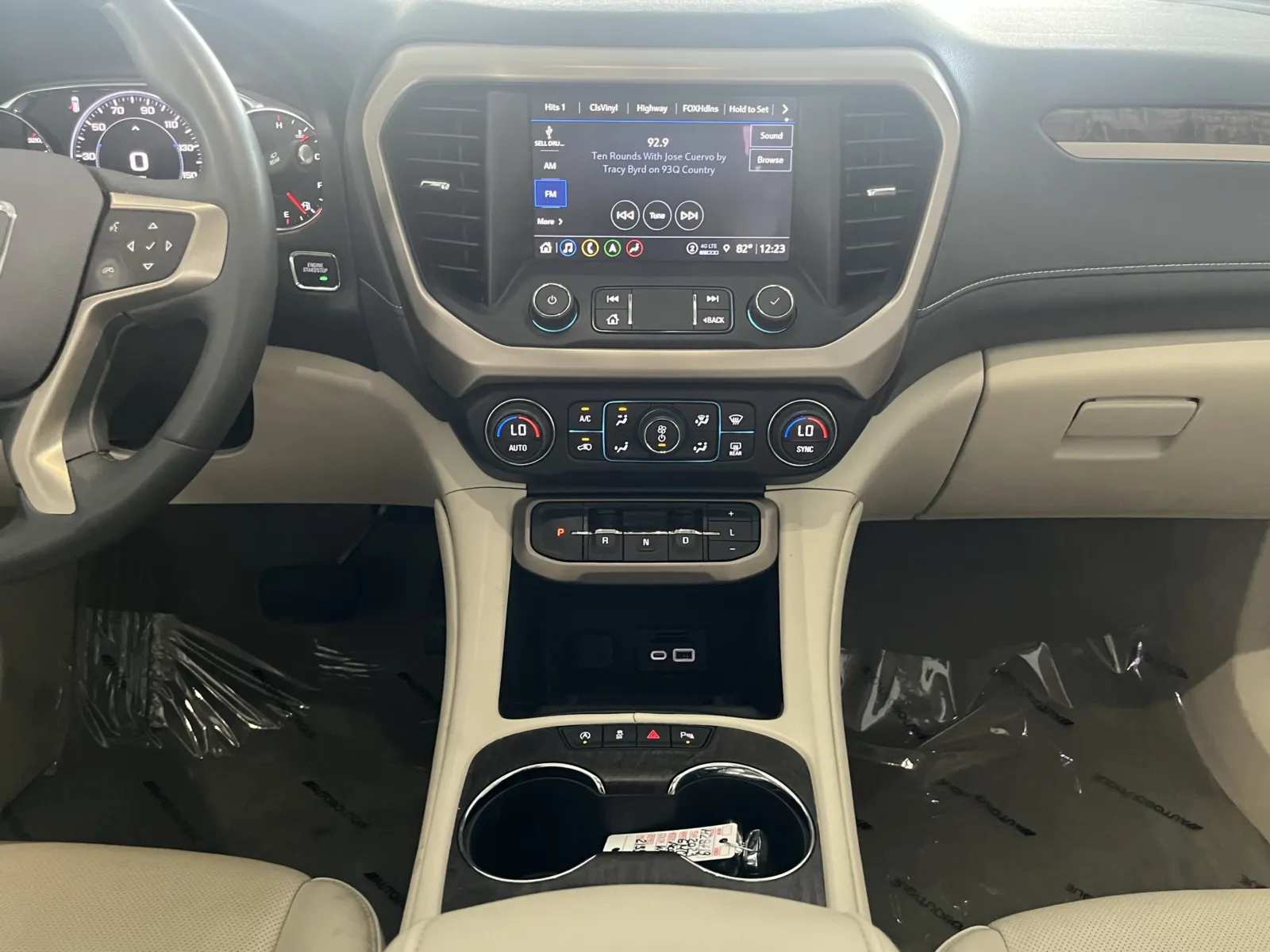 GMC Acadia photo 20