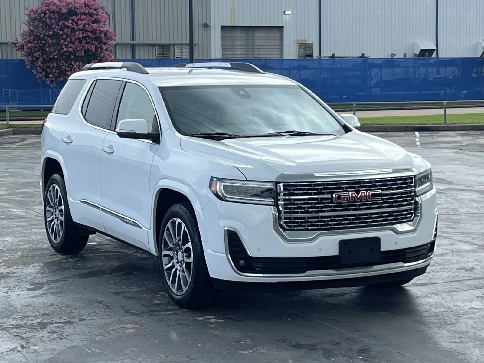 GMC Acadia photo 2