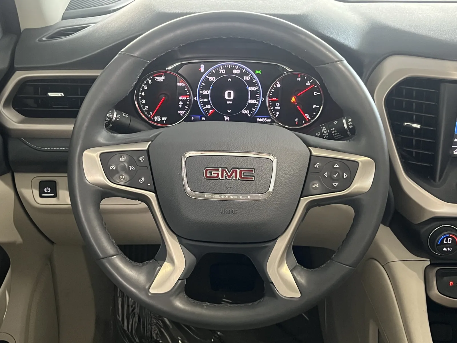 GMC Acadia photo 13