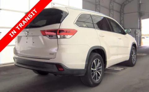 Another view of 2017 Toyota Highlander XLE for sale in Alvin, TX at Auto Boutique Texas