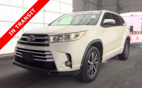 White 2017 Toyota Highlander XLE for sale in Alvin, TX